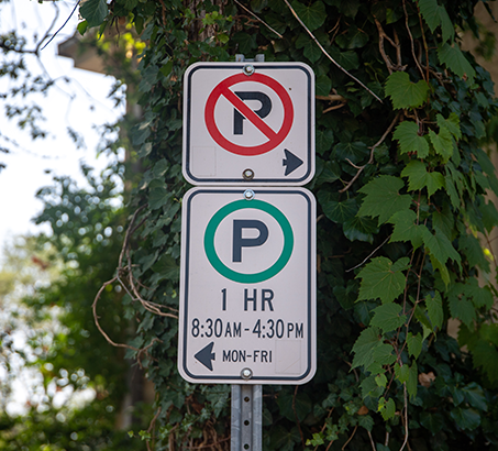 A parking sign with a 1-hour limit between 8:30 a.m. - 4:30 p.m. fom Monday-Friday