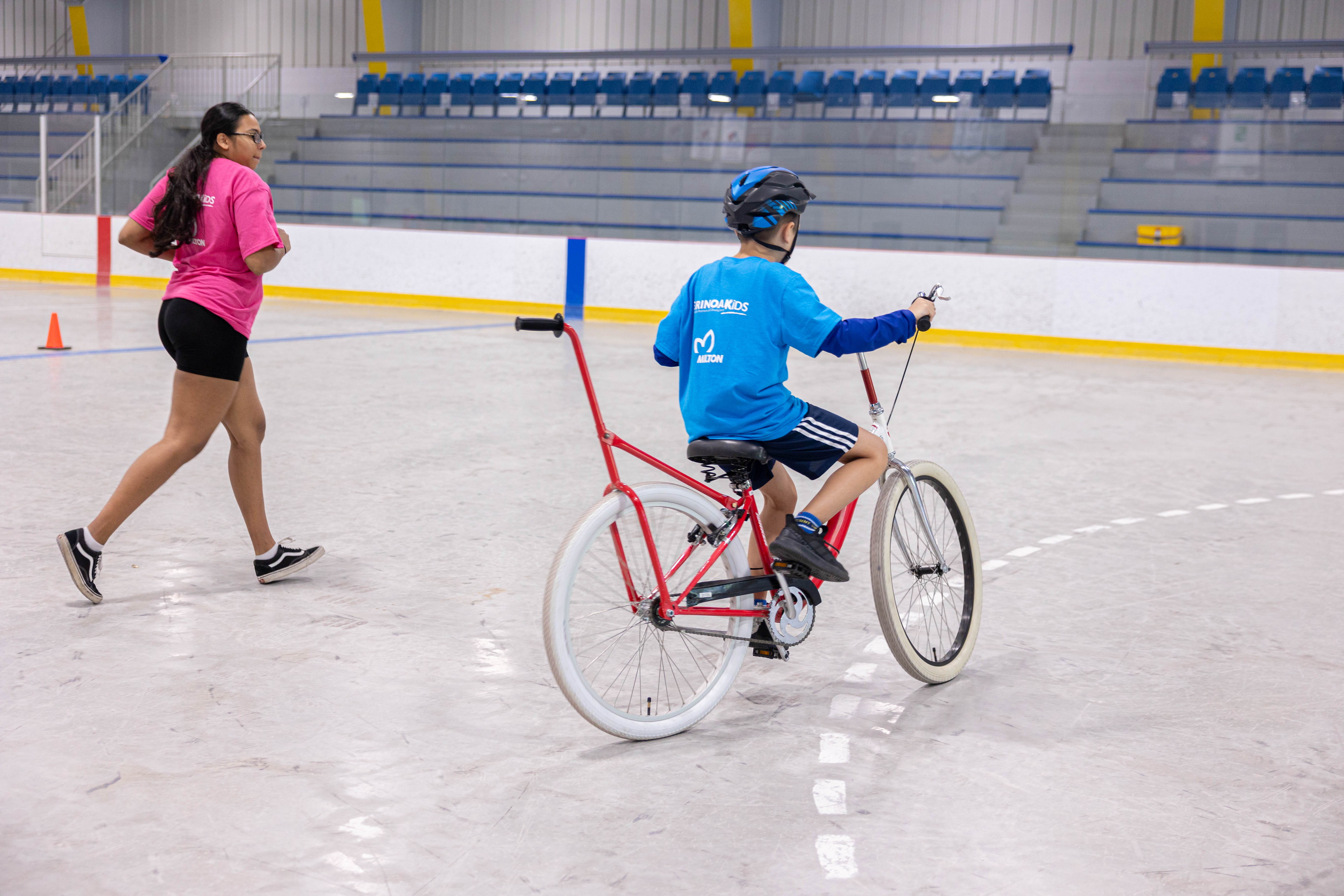 Young people helping children with disabilities to learn to ride a bike